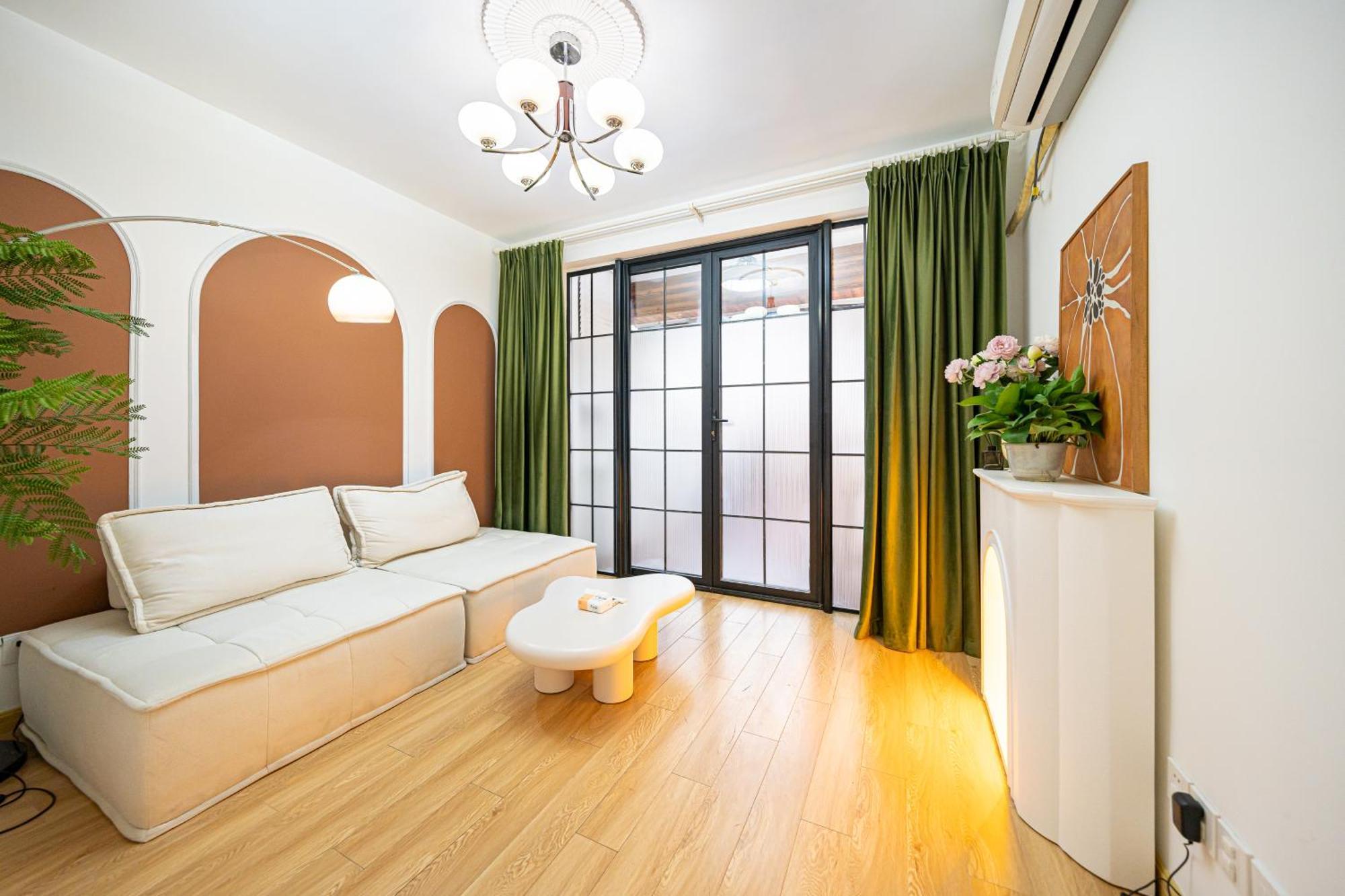Apartment 上海小胖纸民宿-南京西路3店-桃之夭夭