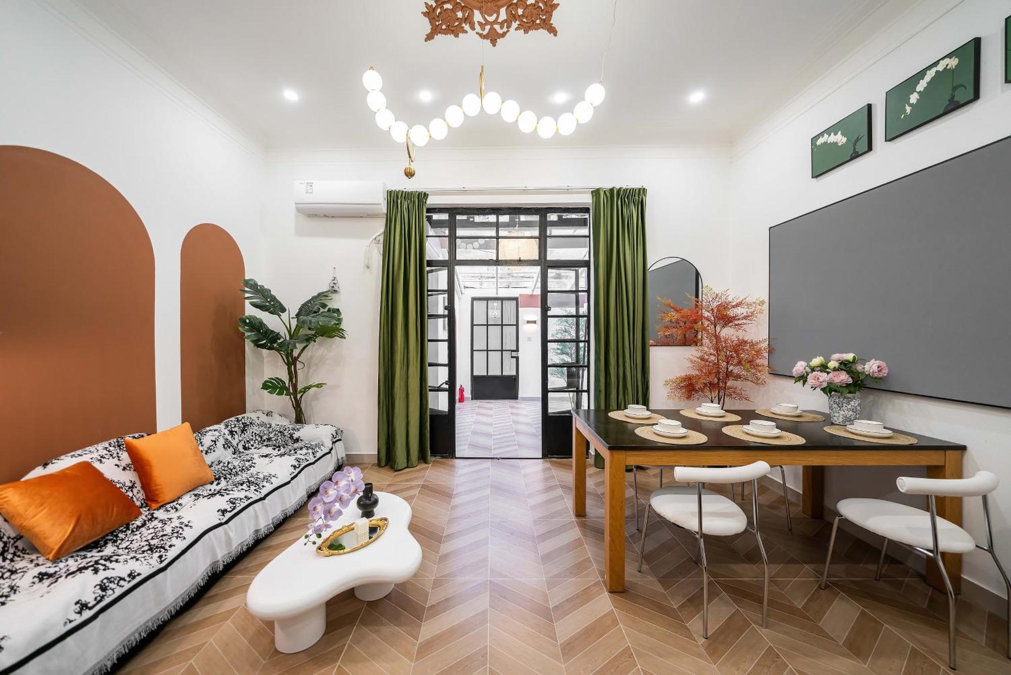 上海小胖纸民宿-南京西路3店-桃之夭夭 Apartment